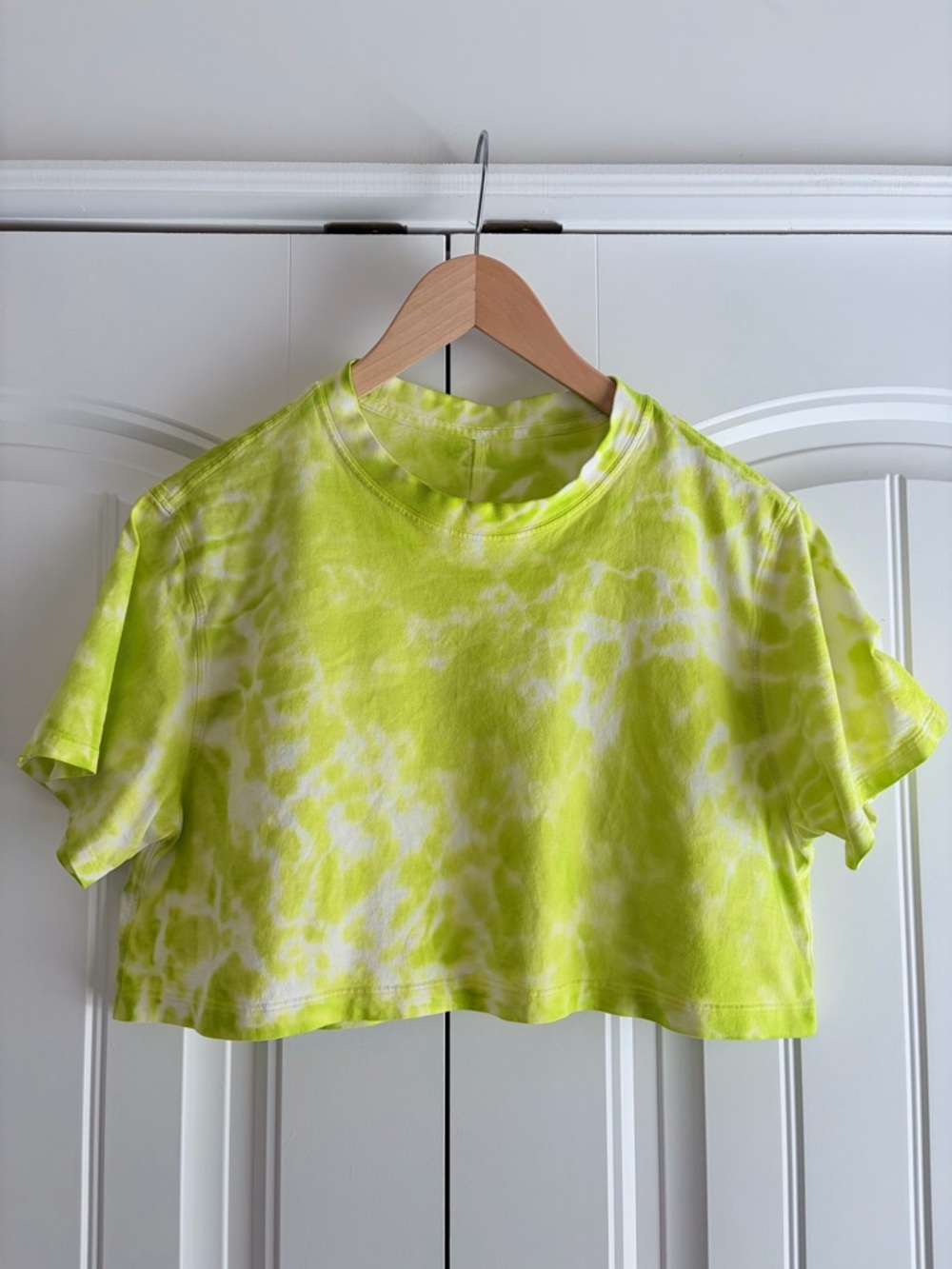 Lululemon All Yours Cropped T-Shirt Women Sz 2 Yellow Green Tie Dyed Activewear